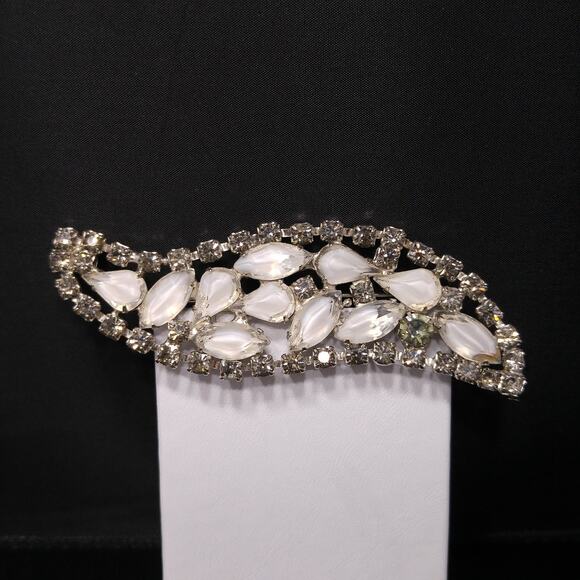Vintage Paisley Rhinestone Brooch, Clear Glass White Centers, Rhodium Plated - Picture 6 of 10